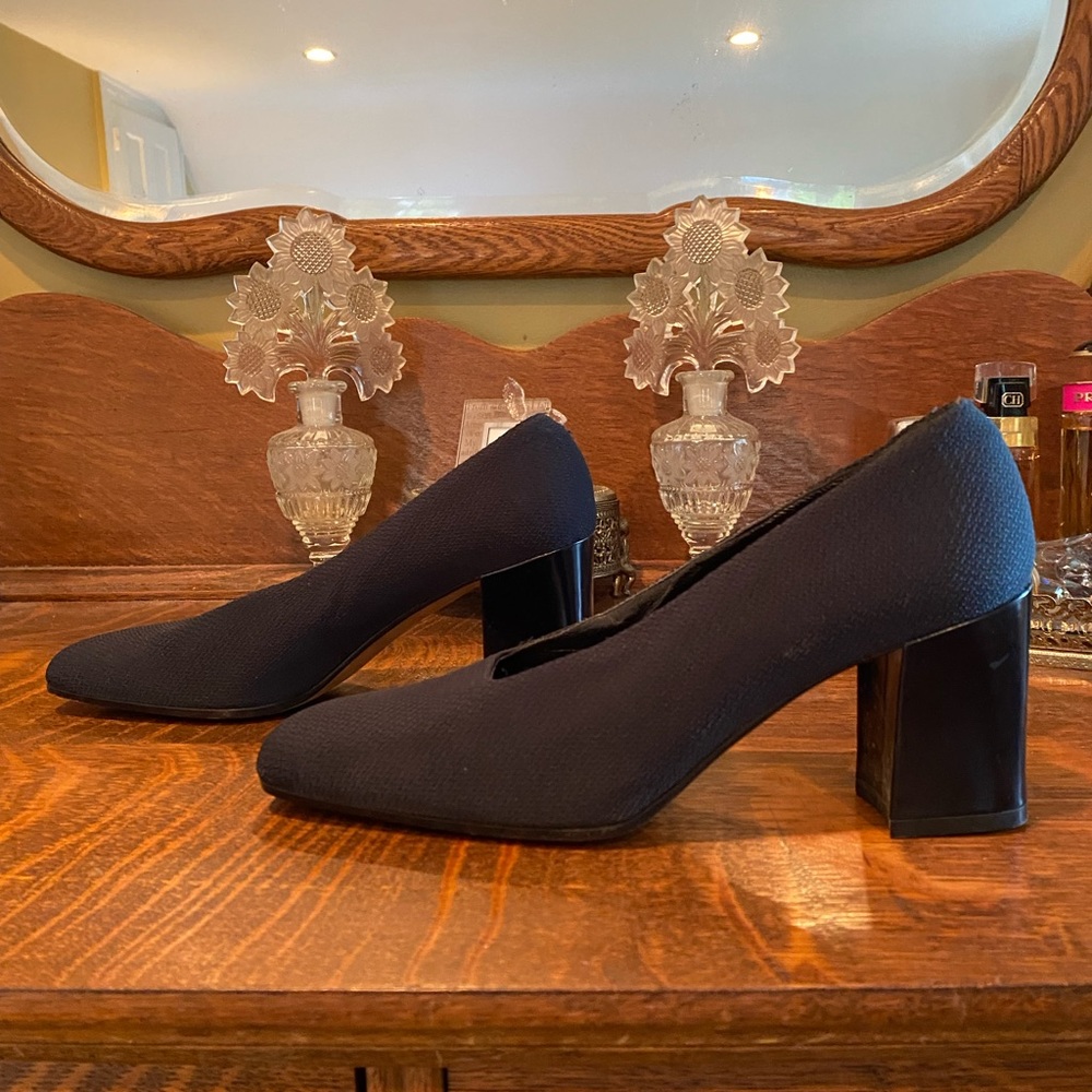 Via Spiga Black Block Heel Pumps Size 7.5. Great Condition!